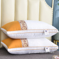 刺繍のロゴのあるクッション家の装飾的な枕
